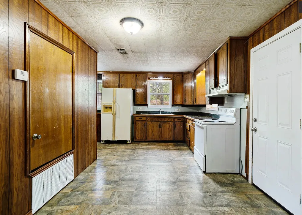 Floors could be really nice! Located in Texas.