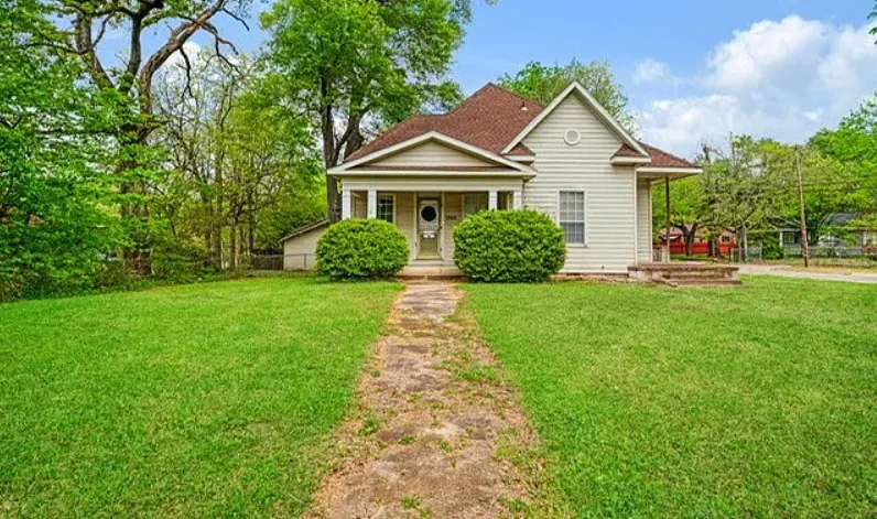 Floors could be really nice! Located in Texas.