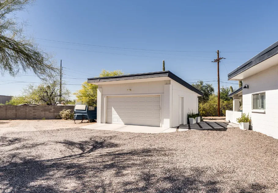 Love this house! The outdoor spaces are beautiful! C. 1958 in Arizona.