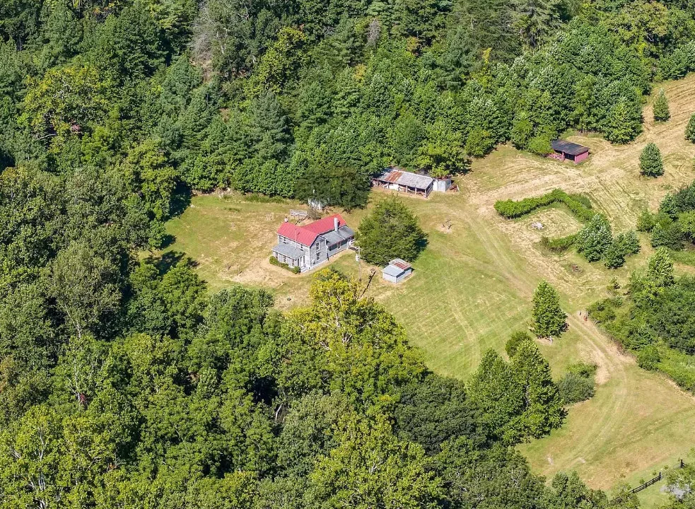 Pretty setting! Over 13 acres in Virginia.