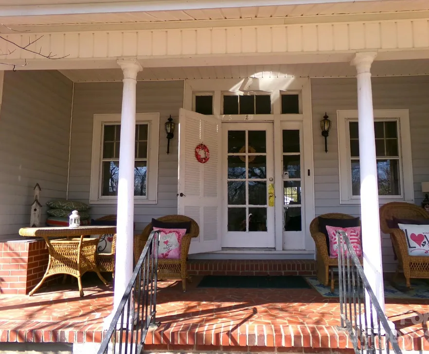 Love this interior! Circa 1915 in North Carolina.
