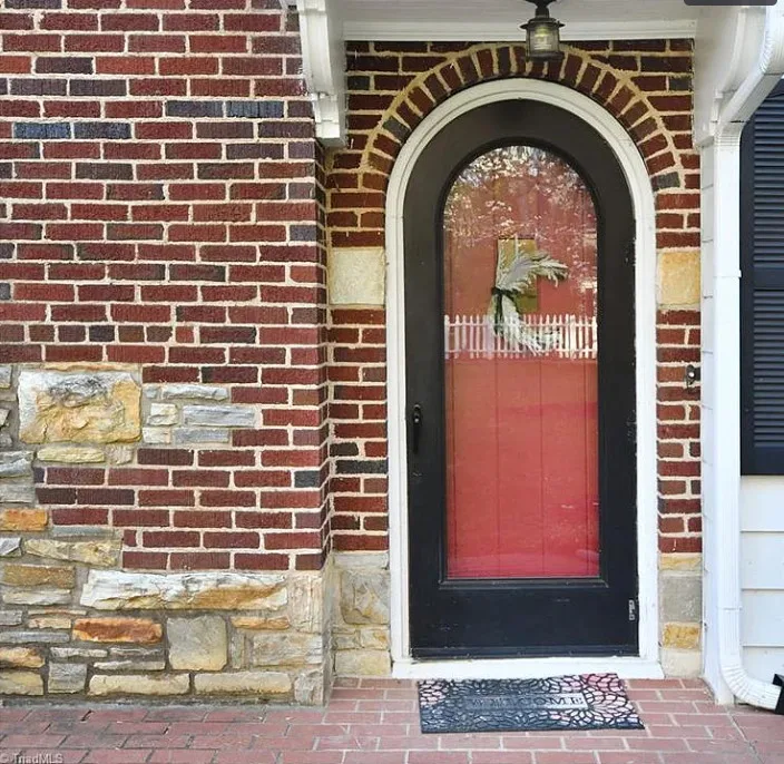 Pretty home! Nice curb appeal! Over an acre in North Carolina.
