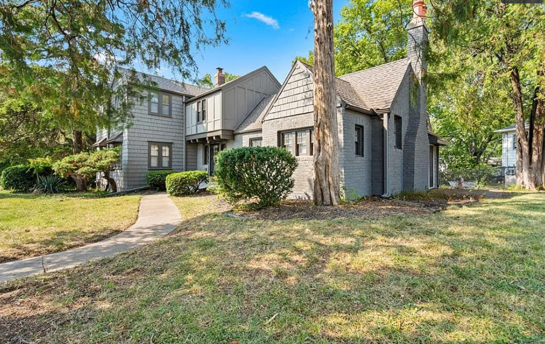 Nice interior! Circa 1924 in Kansas.