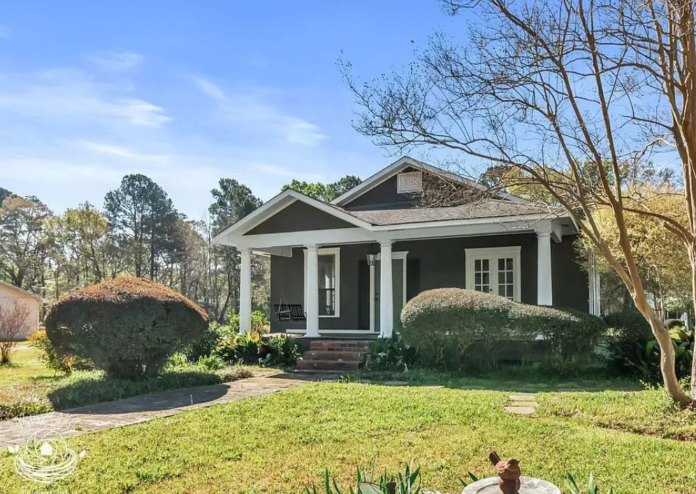 Nice curb appeal and landscaping! Pretty interior! C. 1945 in Louisiana. $158,900