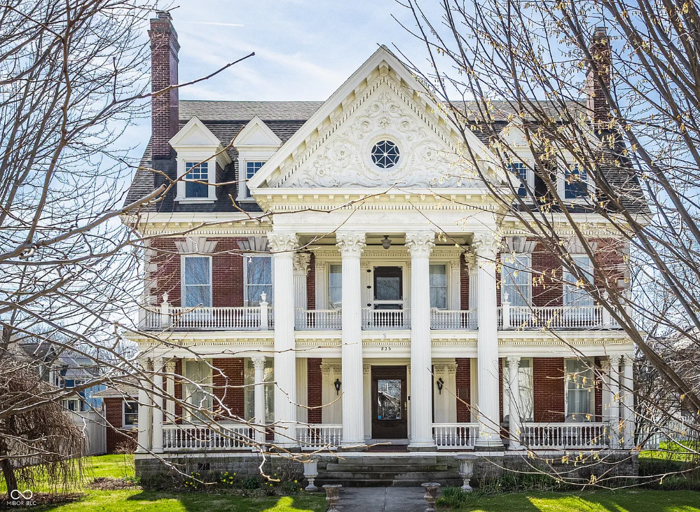 Beautiful woodwork! 15,000 square feet! Circa 1902 in Indiana.