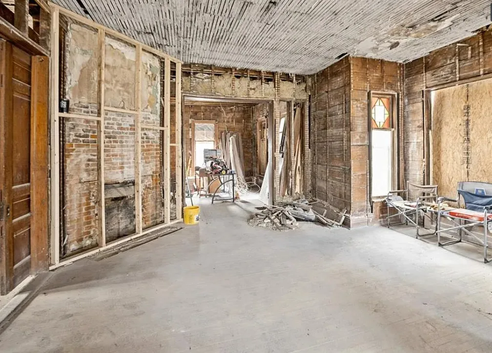 Great Details! Fixer Upper Alert in Missouri