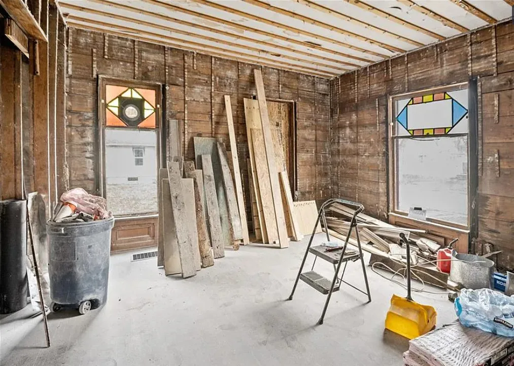 Great Details! Fixer Upper Alert in Missouri