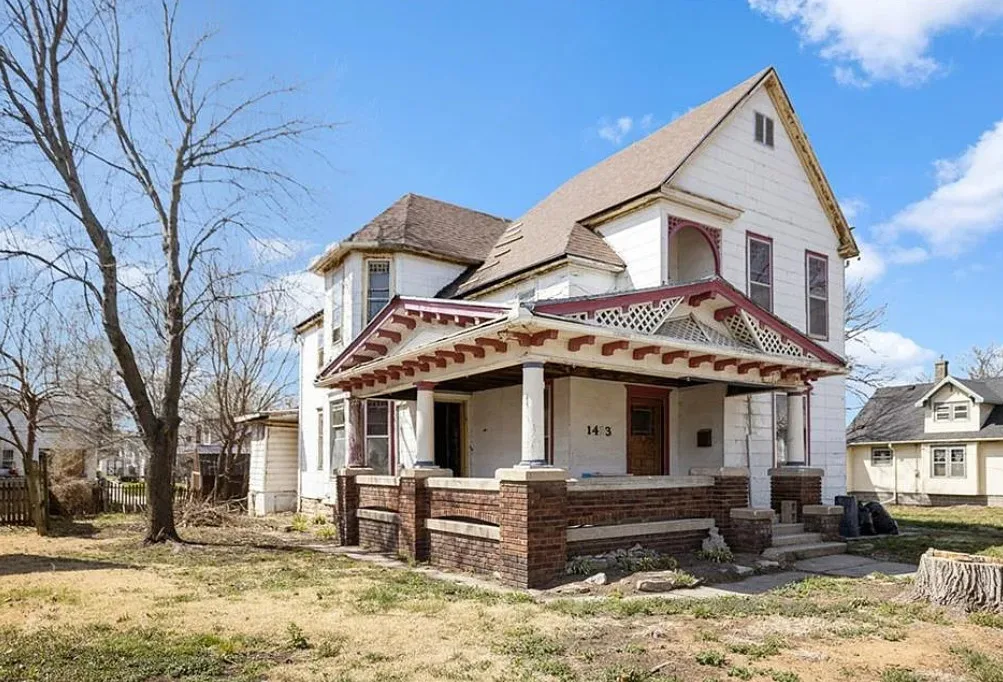 Great Details! Fixer Upper Alert in Missouri
