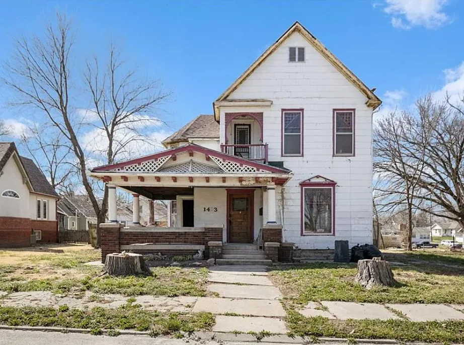 Great Details! Fixer Upper Alert in Missouri