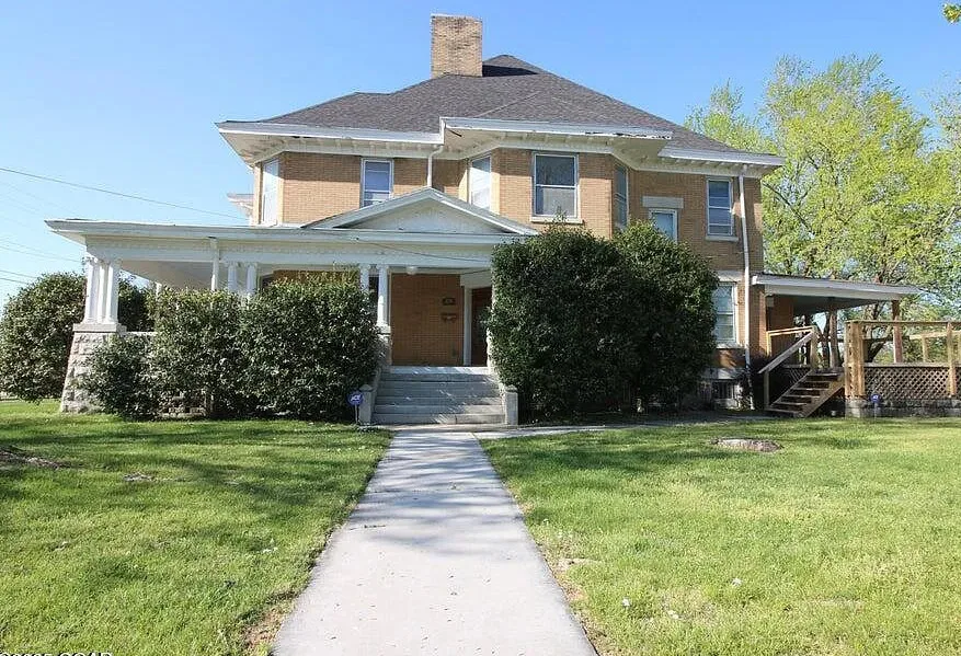 1896: Spacious Victorian Home with Pool in Carterville, Missouri