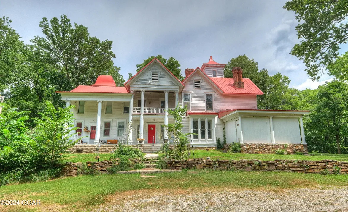 Historic 1882 Home on 7 Acres in Baxter Springs, Kansas – $370,000