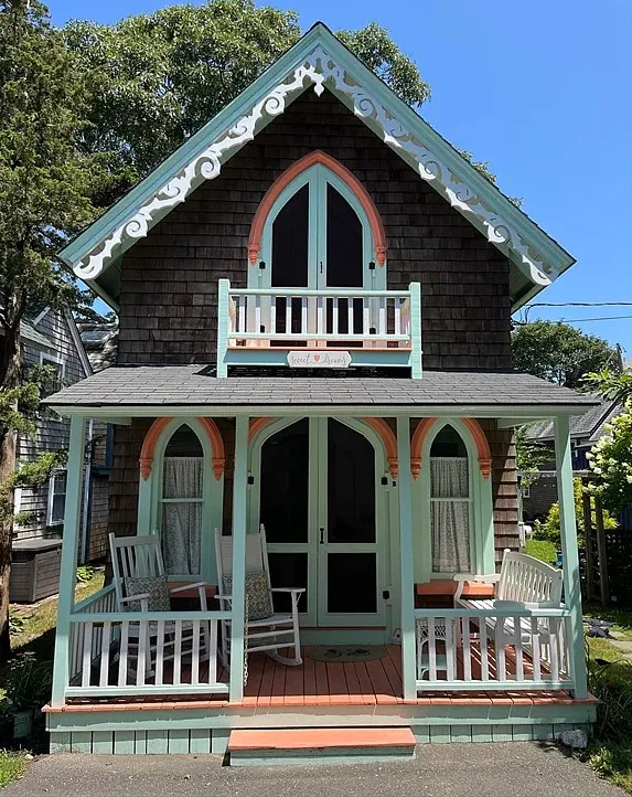 Charming 1870 Gingerbread Cottage in Oak Bluffs, Martha's Vineyard – $749,000