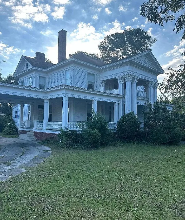 4,000 square feet! Circa 1912 in North Carolina. $189,900
