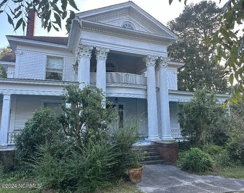 4,000 square feet! Circa 1912 in North Carolina. $189,900