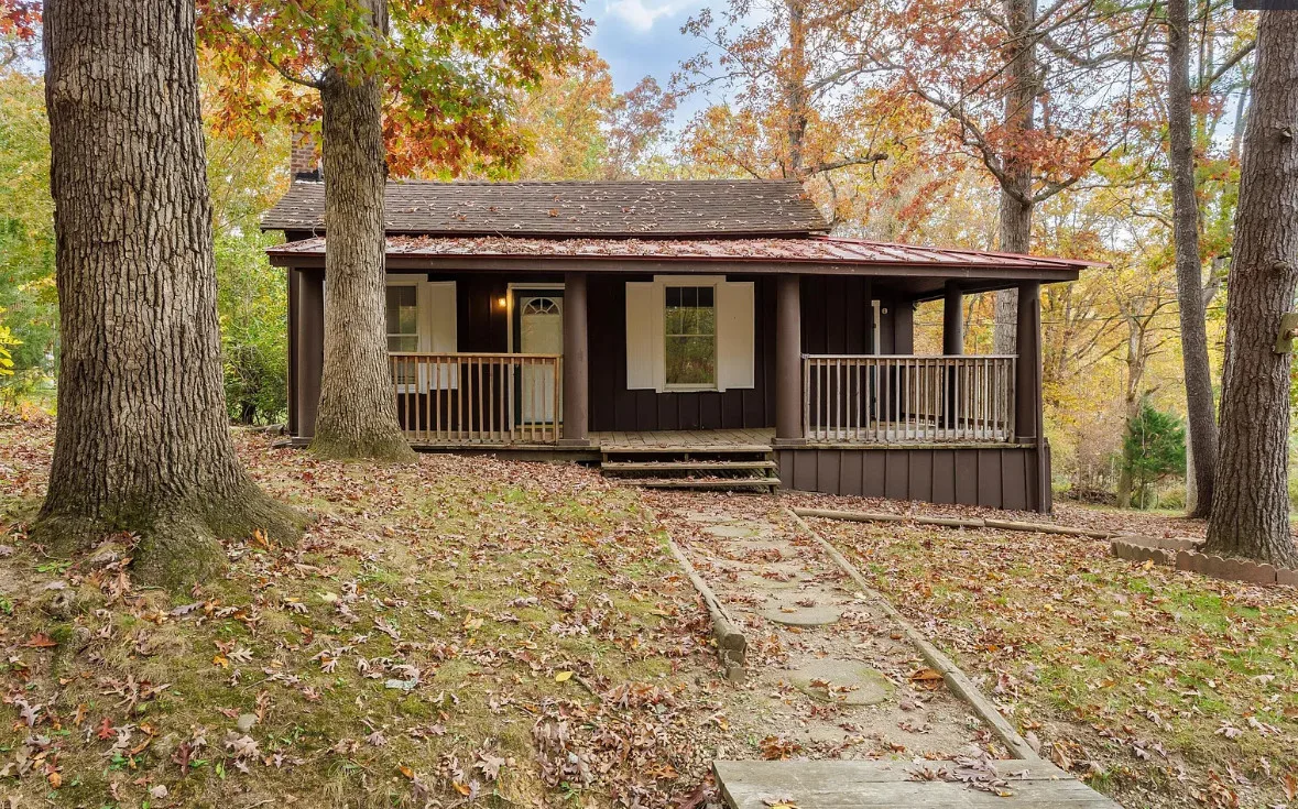 Cute mountain cottage in Virginia! Circa 1945. $175,000