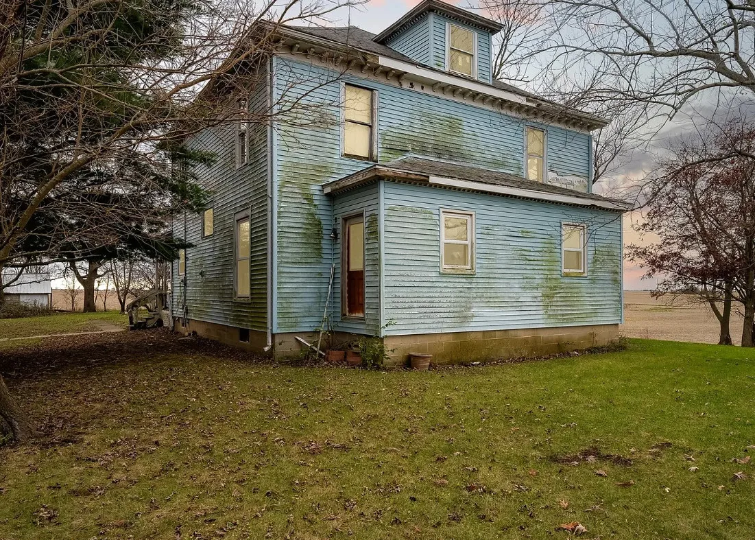 Like a colorful time capsule inside! Two acres in Illinois. $175,000
