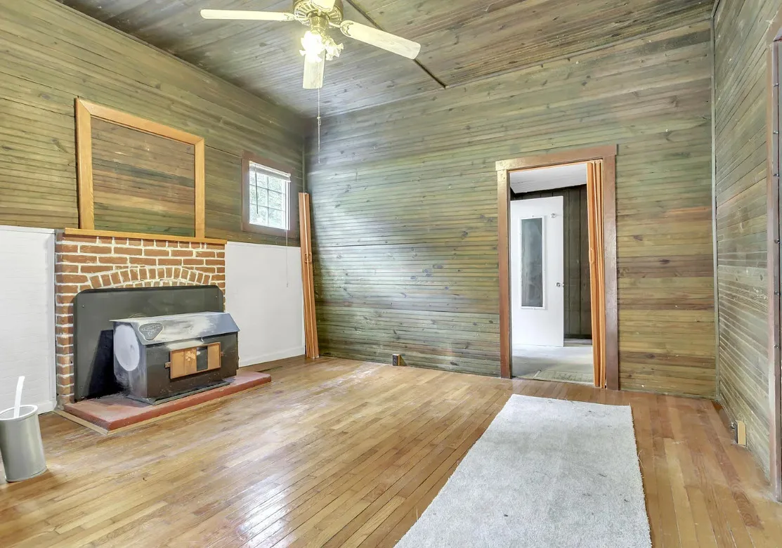 Cute mountain cottage in Virginia! Circa 1945. $175,000