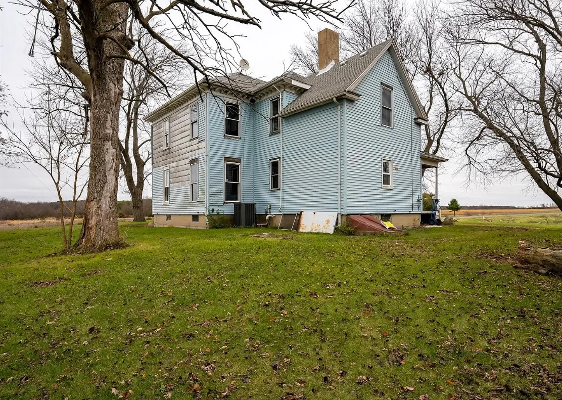 Like a colorful time capsule inside! Two acres in Illinois. $175,000