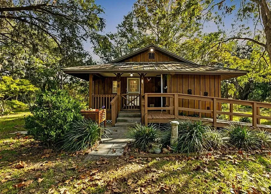 Five acres in Florida with fruit trees and lots of outbuildings! $279,900