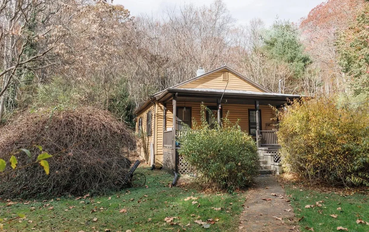 Diamond in the Rough! Sweet Water Springs, on one acre in Virginia