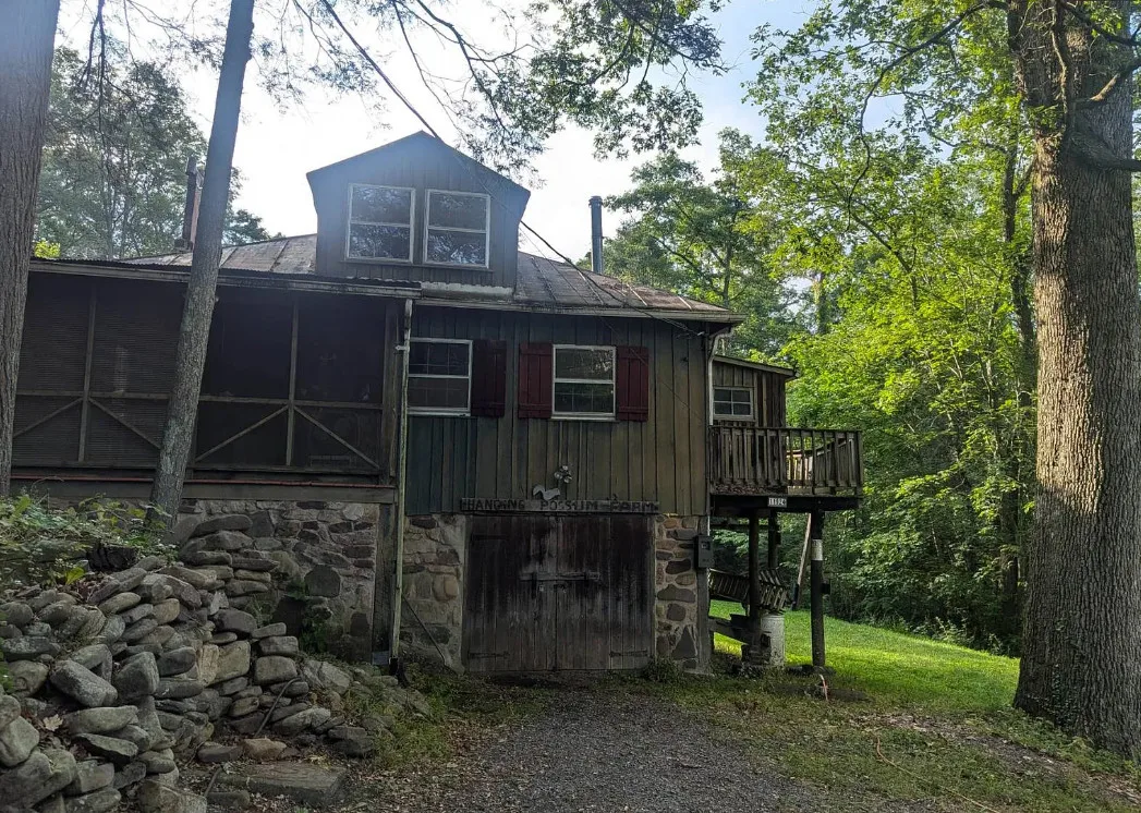 Cozy house! Private setting! Almost two acres in Virginia.