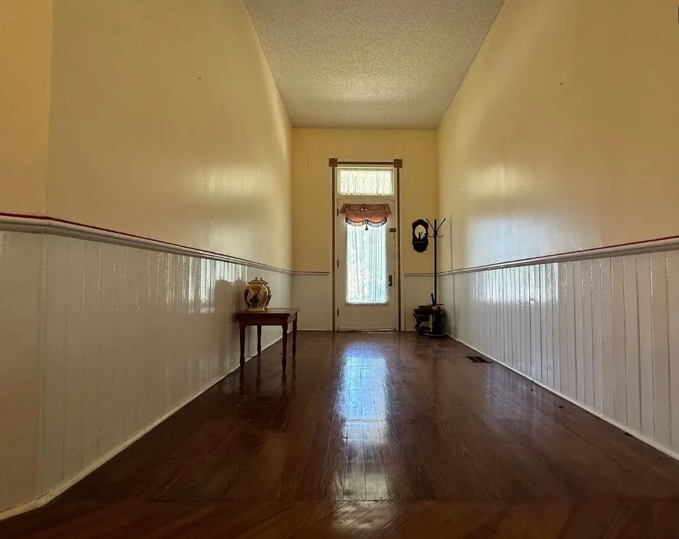 Nice details! Circa 1887. Over three acres in Texas