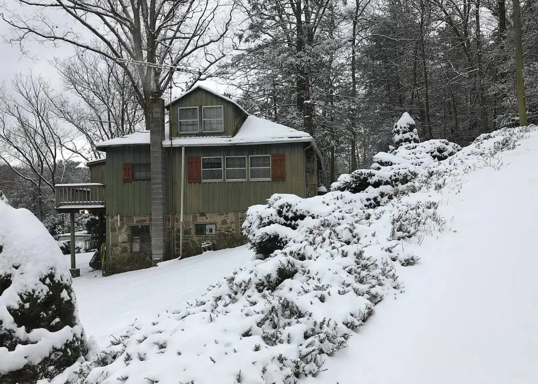 Cozy house! Private setting! Almost two acres in Virginia.