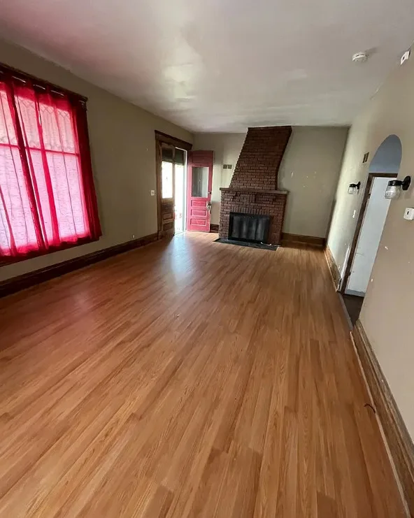 Fixer Upper Alert! 11 bedrooms/5 bathrooms in Pennsylvania.