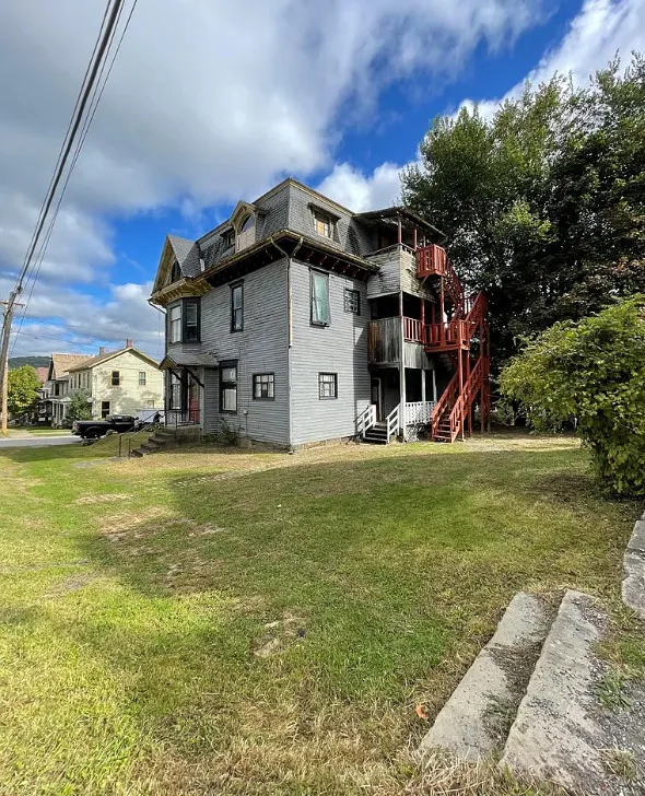 Fixer Upper Alert! 11 bedrooms/5 bathrooms in Pennsylvania.