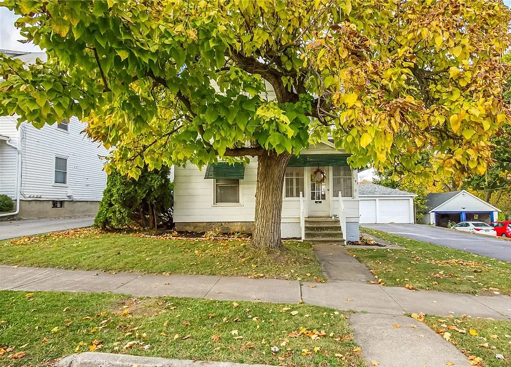 Love the enclosed porch! Nice interior! Circa 1920 in New York