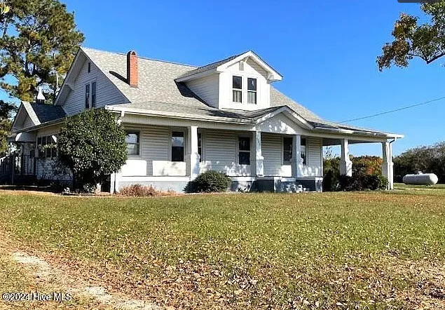 Lovely town in North Carolina! C. 1935. Over three acres.