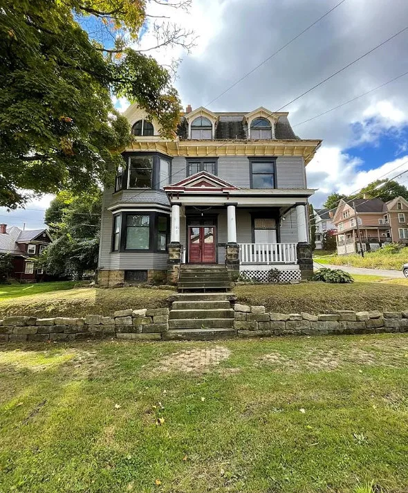Fixer Upper Alert! 11 bedrooms/5 bathrooms in Pennsylvania.