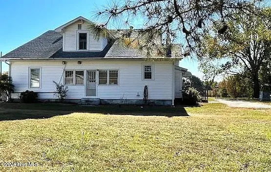 Lovely town in North Carolina! C. 1935. Over three acres.