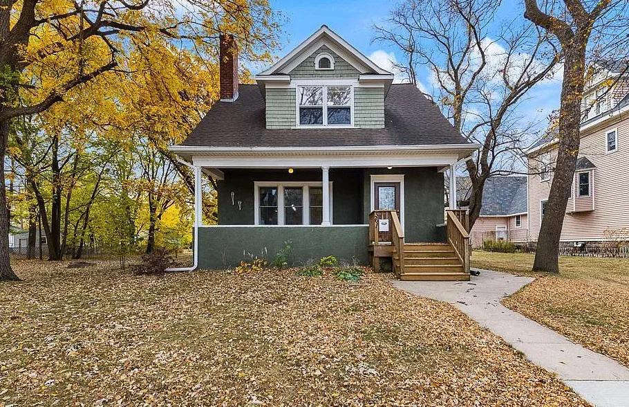 This is cute! Bigger than it looks! Circa 1913 in Minnesota