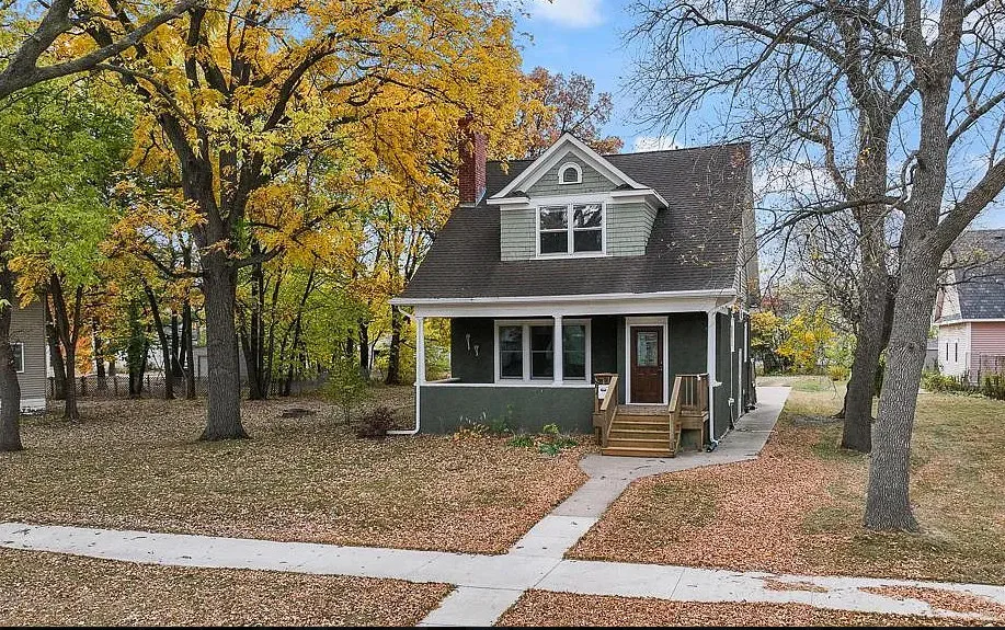 This is cute! Bigger than it looks! Circa 1913 in Minnesota