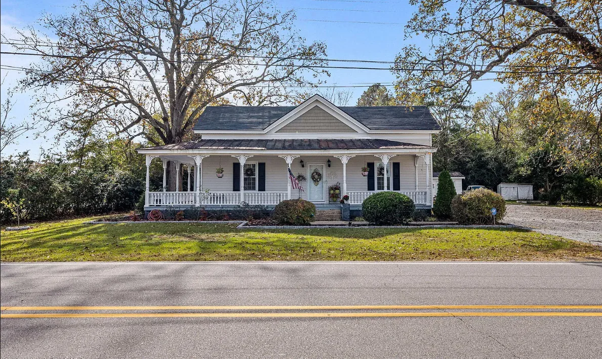 Pretty house with a great porch! Circa 1915 in North Carolina