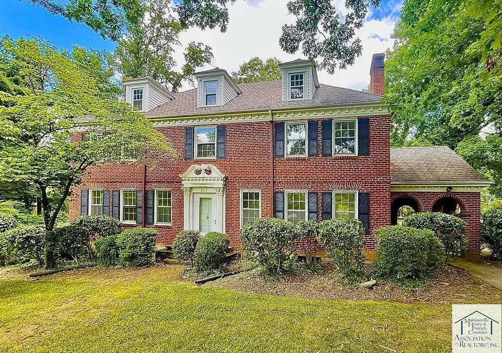 Love the yard! Nice house! Circa 1936