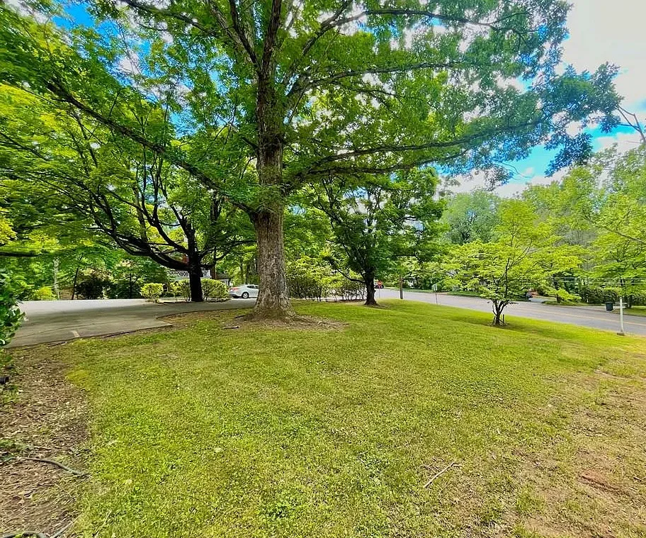 Love the yard! Nice house! Circa 1936