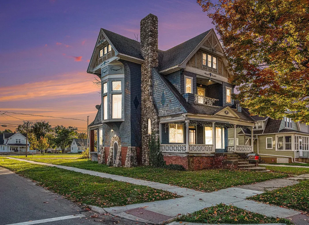 Nice exterior details! Circa 1906 in Michigan