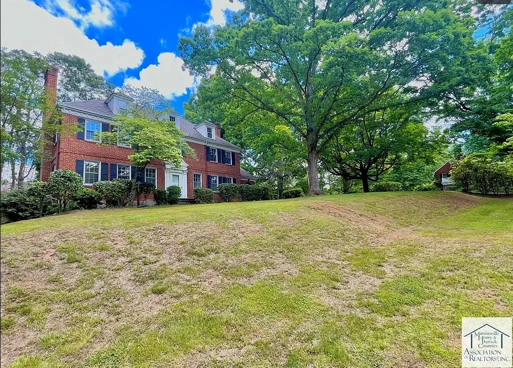 Love the yard! Nice house! Circa 1936