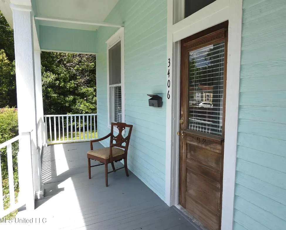 ot far from the beach! Cute house! Circa 1900 in Mississippi.