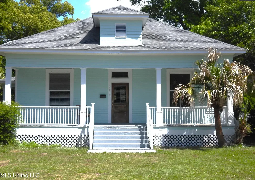 ot far from the beach! Cute house! Circa 1900 in Mississippi.