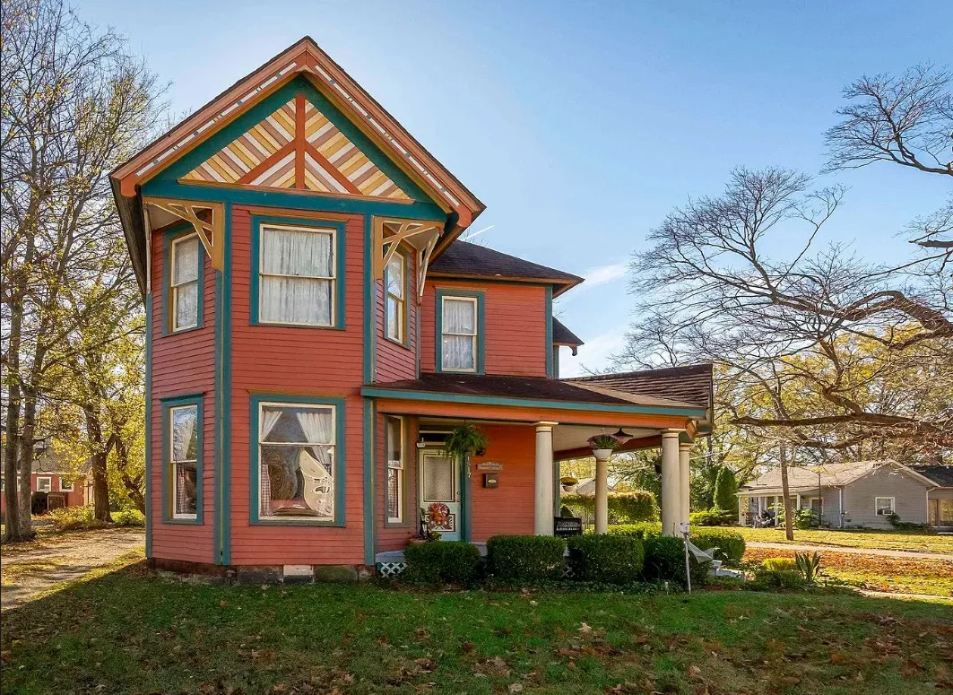 Pretty woodwork! The Essick House, Circa 1891 in Illinois