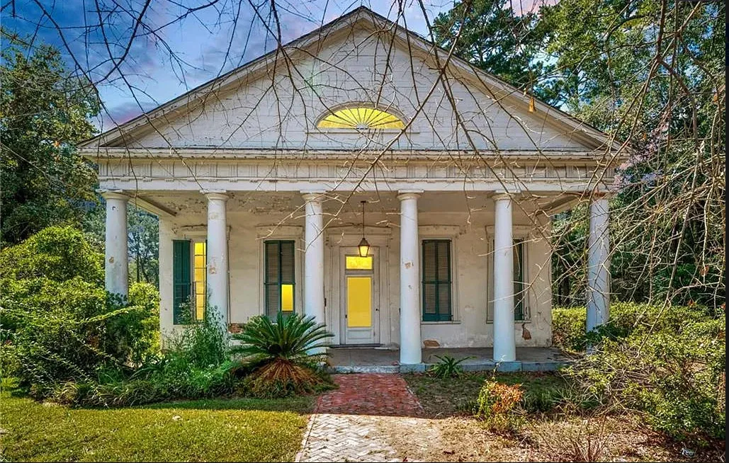 This could be amazing! Brame Bennett House, Circa 1842 in Louisiana