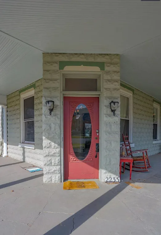 So pretty! Love the mountain view! Circa 1898 in Virginia