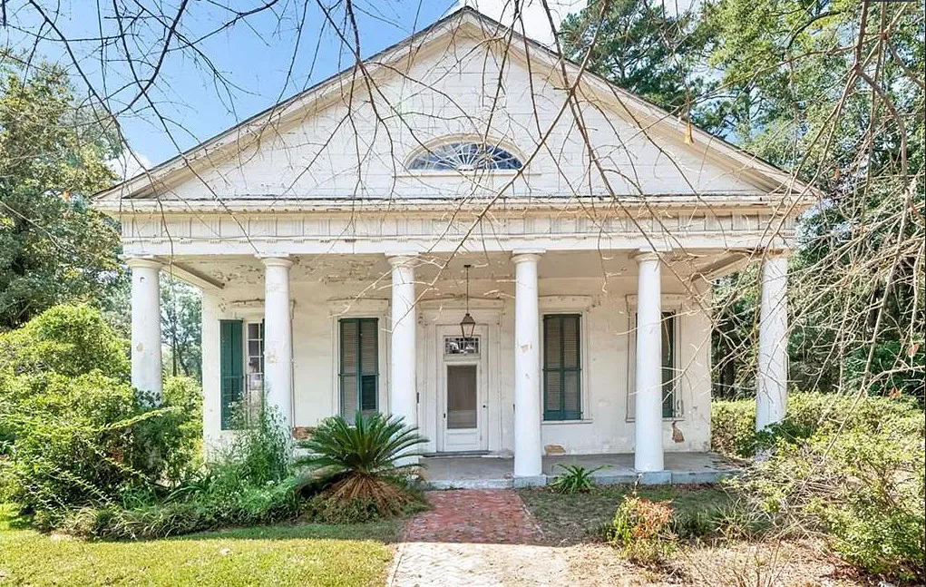 This could be amazing! Brame Bennett House, Circa 1842 in Louisiana