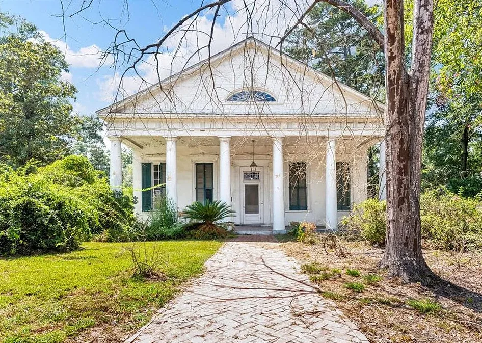 This could be amazing! Brame Bennett House, Circa 1842 in Louisiana