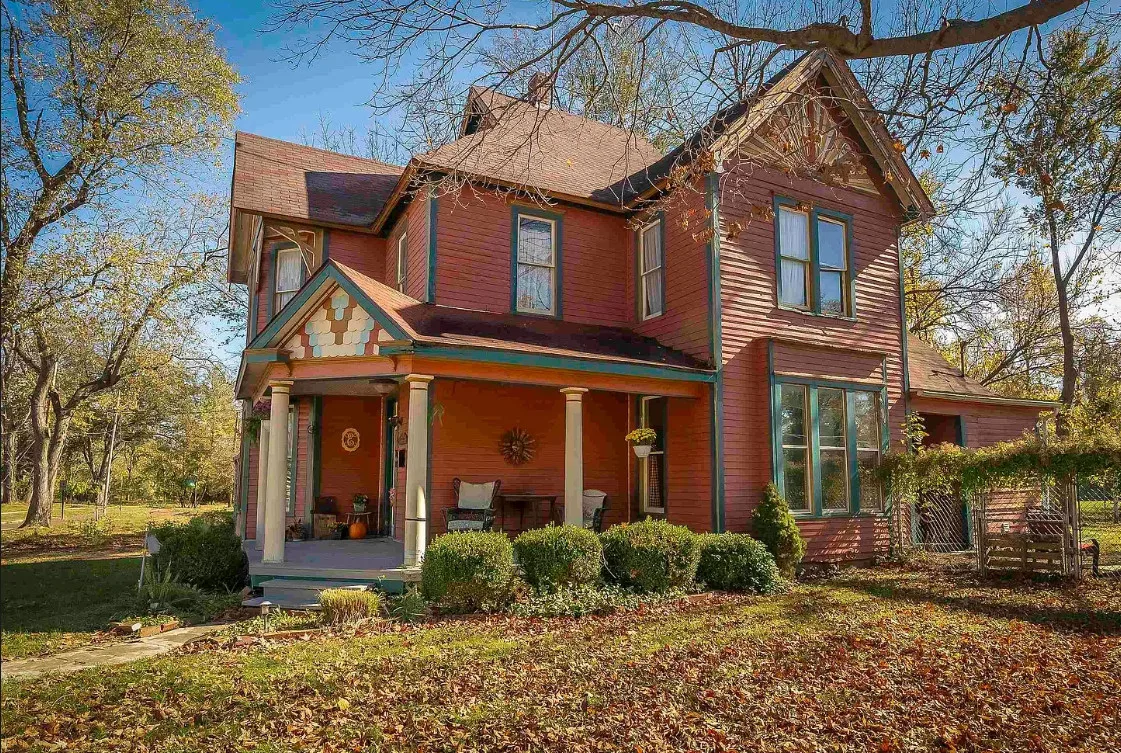 Pretty woodwork! The Essick House, Circa 1891 in Illinois