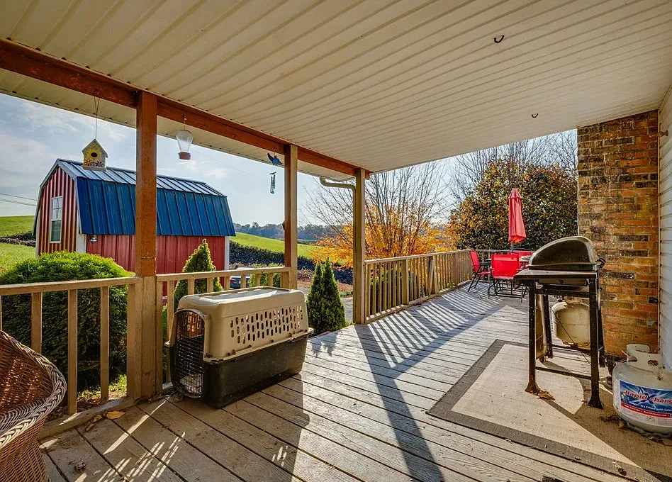 Beautiful view! Over an acre in Virginia