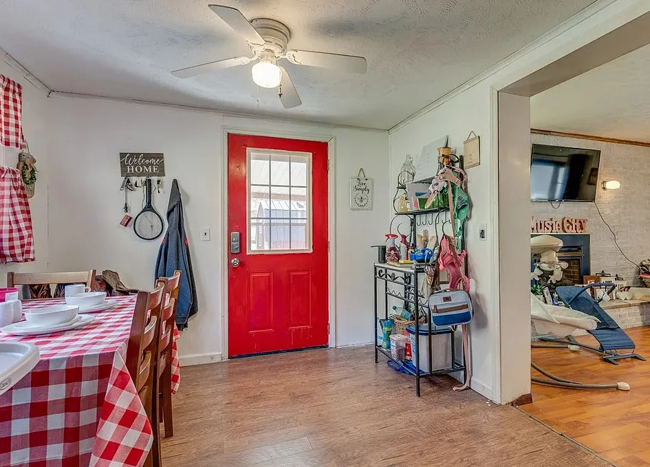 Beautiful view! Over an acre in Virginia